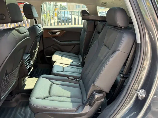 Audi Q7 — Фото автомобиля 12