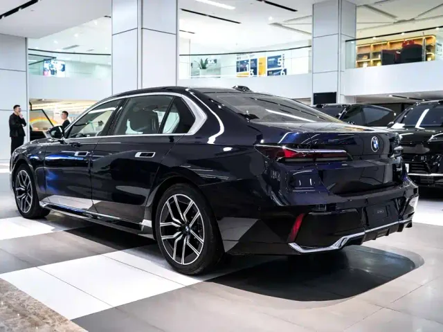 BMW 7 Series — Фото автомобиля 7