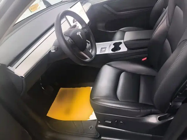 Tesla Model Y — Фото автомобиля 14