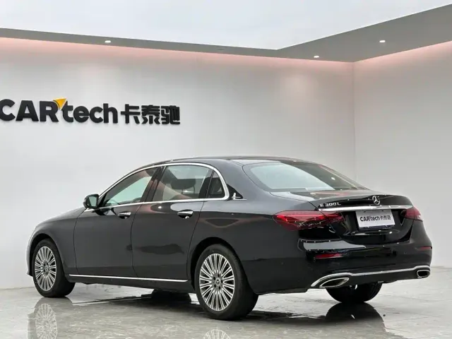 Mercedes-Benz E-Class — Фото автомобиля 3