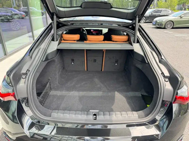 BMW i4 — Фото автомобиля 7