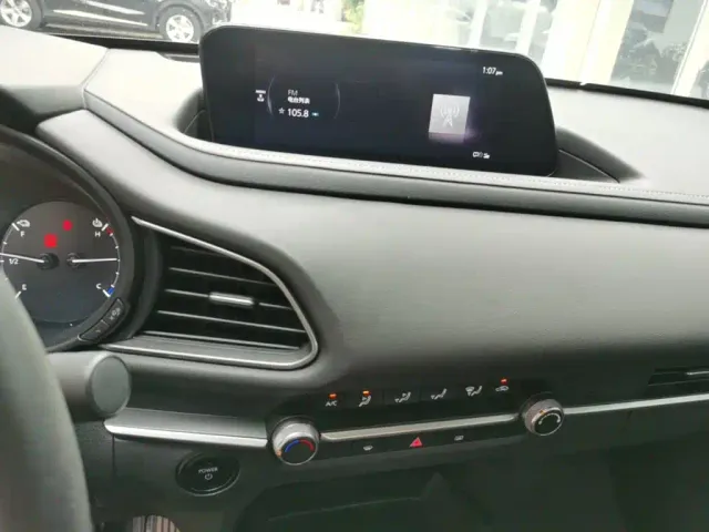Mazda CX-30 EV — Фото автомобиля 12
