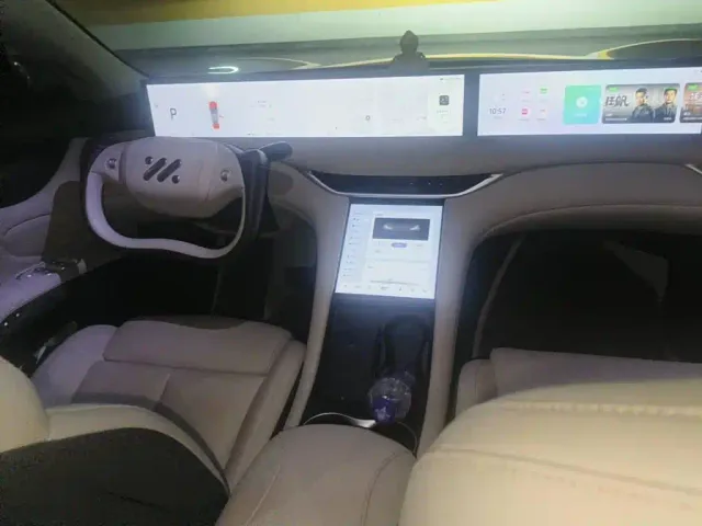 IM Motors LS6 — Фото автомобиля 12