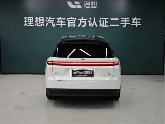 Li Auto i8 — Фото автомобиля 9