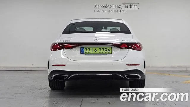 Mercedes-Benz E-Class — Фото автомобиля 4