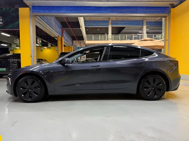 Tesla Model 3 — Фото автомобиля 8