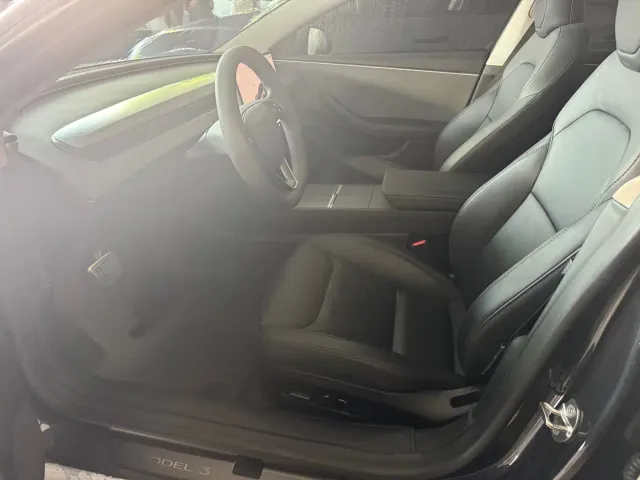 Tesla Model 3 — Фото автомобиля 7