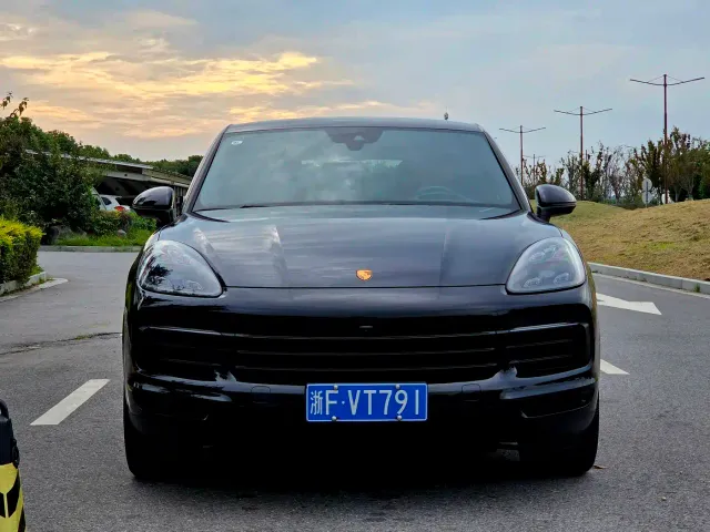 Porsche Cayenne — Фото автомобиля 2