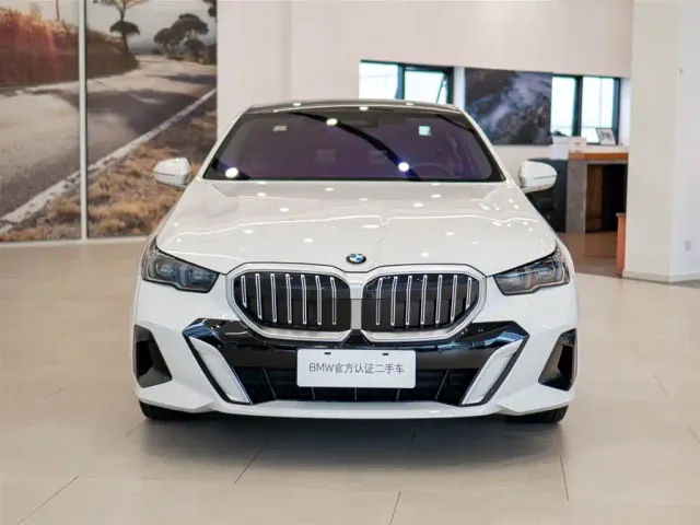 BMW 5 Series — Фото автомобиля 4