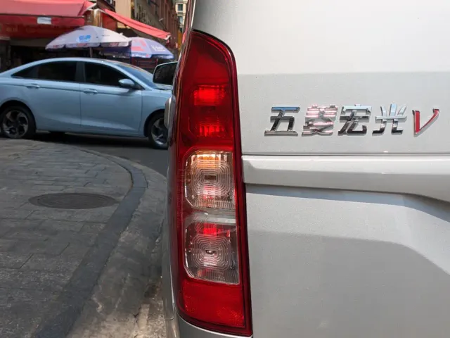 Wuling Hongguang V — Фото автомобиля 20