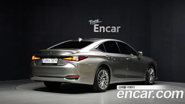 Lexus ES 7th Gen — Фото автомобиля 2