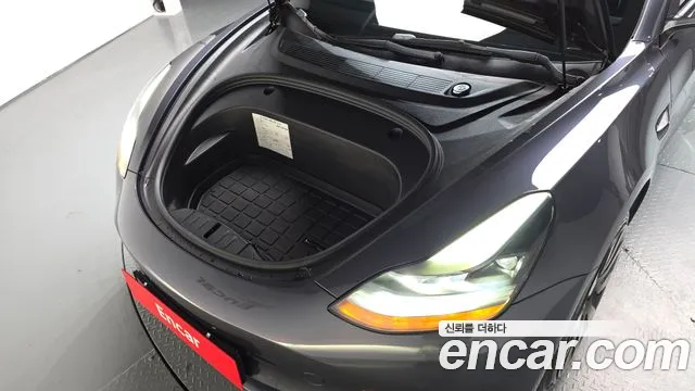 Tesla Model 3 — Фото автомобиля 9