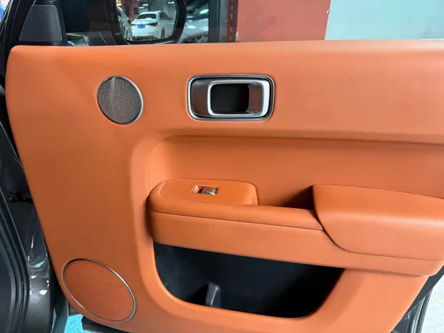Li Auto L8 — Фото автомобиля 12