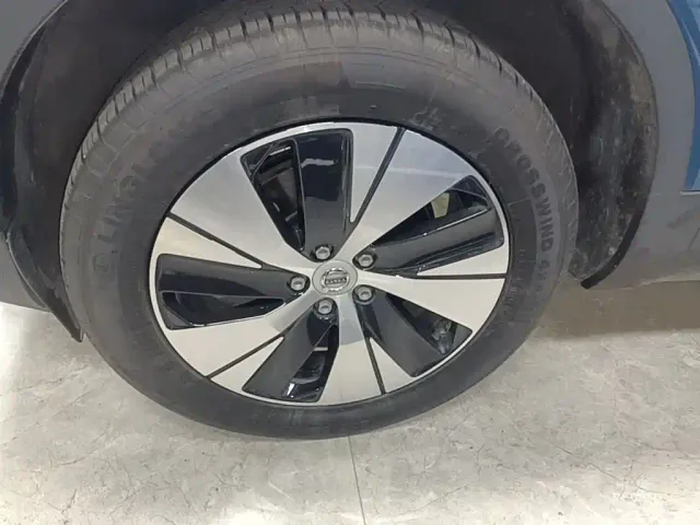 Volvo XC40 — Фото автомобиля 22