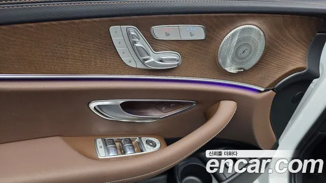 Mercedes-Benz E-Class — Фото автомобиля 22