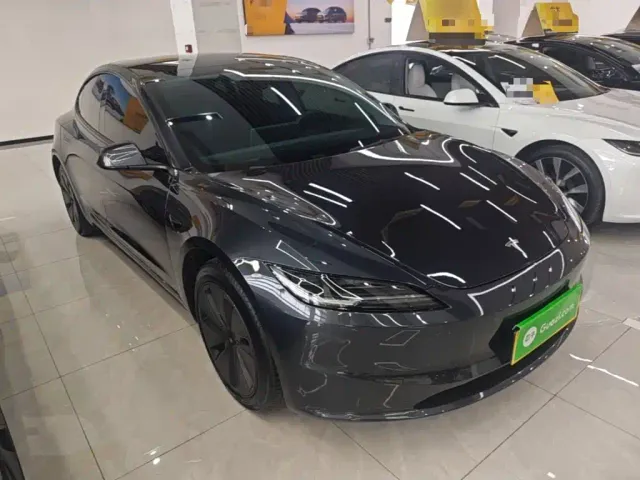 Tesla Model 3 — Фото автомобиля 3