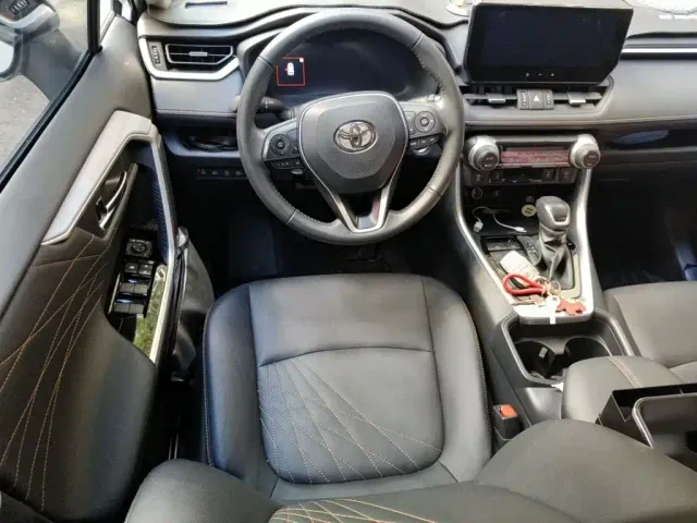 Toyota RAV4 — Фото автомобиля 2