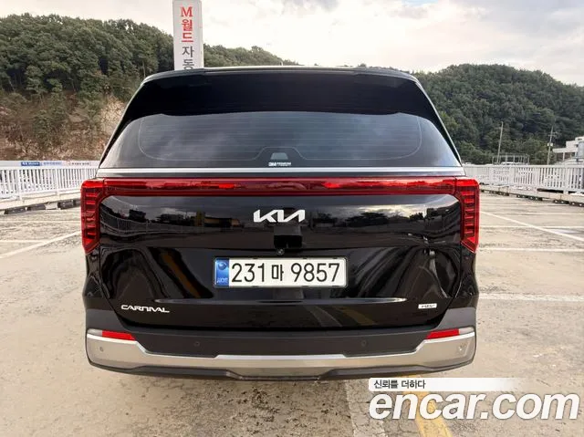 Kia Carnival Generation 4 — Фото автомобиля 4
