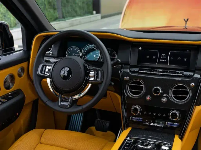 Rolls-Royce Cullinan — Фото автомобиля 13