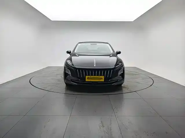 Hongqi E-QM5 — Фото автомобиля 2