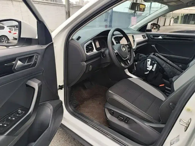 Volkswagen T-Roc — Фото автомобиля 15