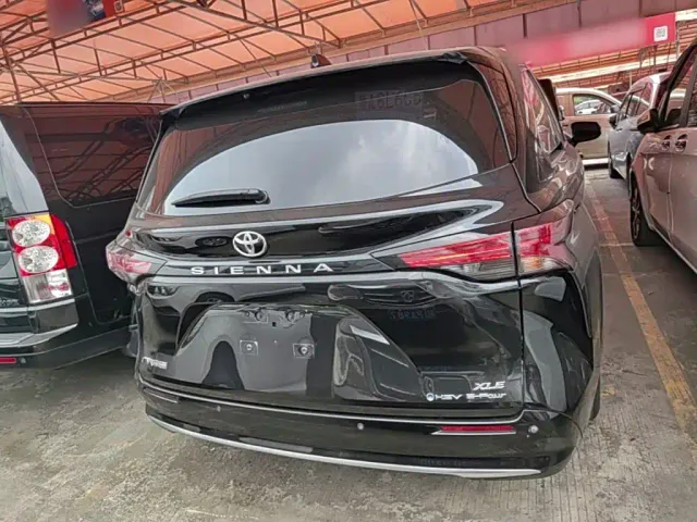 Toyota Sienna — Фото автомобиля 5