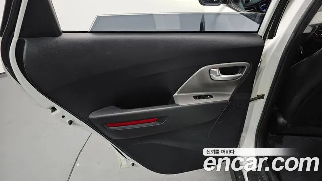 Kia Niro — Фото автомобиля 14