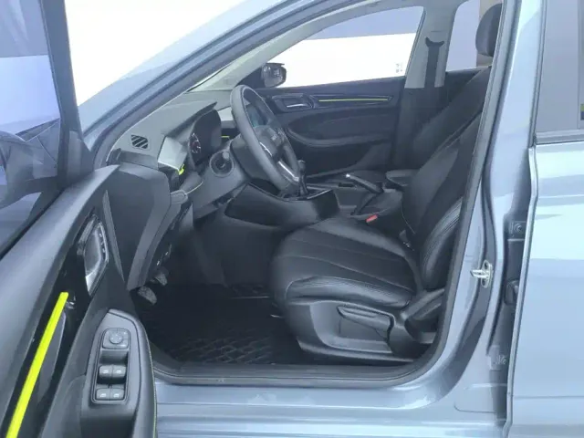 Roewe i5 — Фото автомобиля 9