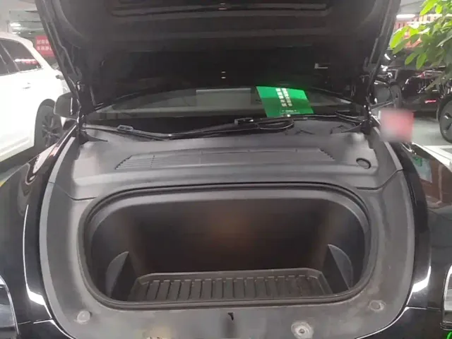 Tesla Model Y — Фото автомобиля 19