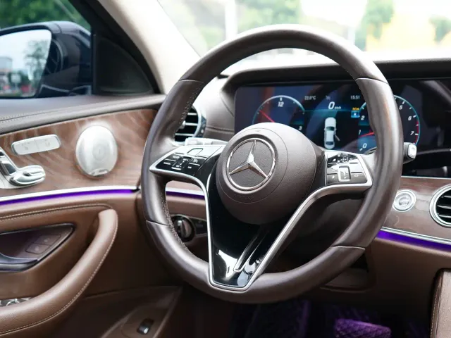 Mercedes-Benz E-Class — Фото автомобиля 6