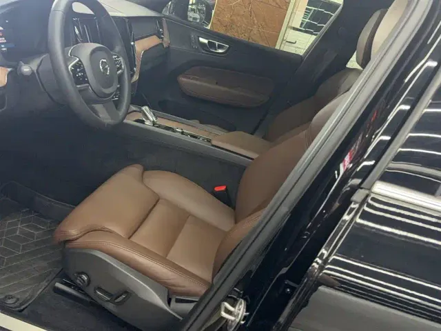 Volvo XC60 — Фото автомобиля 6