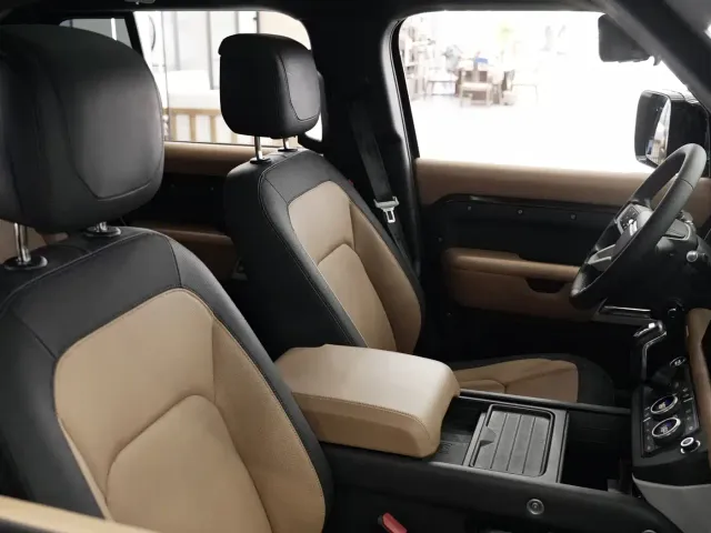 Land Rover Defender — Фото автомобиля 11