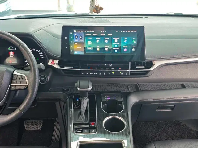 Toyota Sienna — Фото автомобиля 9