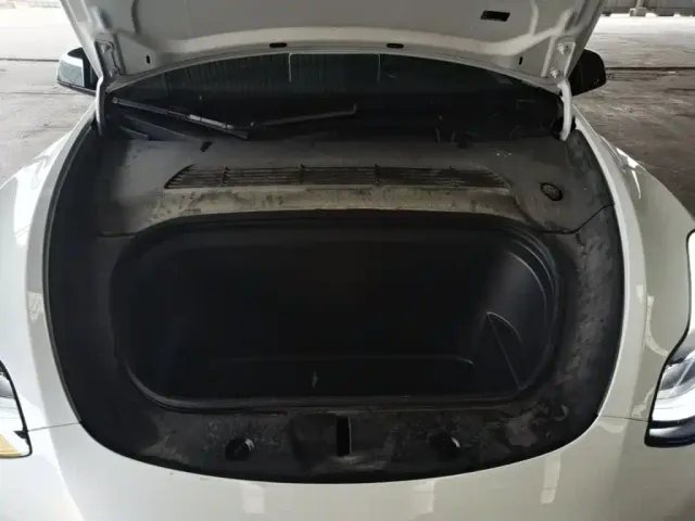 Tesla Model Y — Фото автомобиля 19