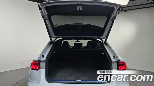 Audi Q8 55 TFSI quattro Premium — Фото автомобиля 15