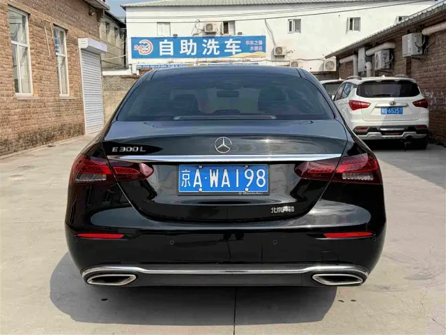 Mercedes-Benz E-Class — Фото автомобиля 21