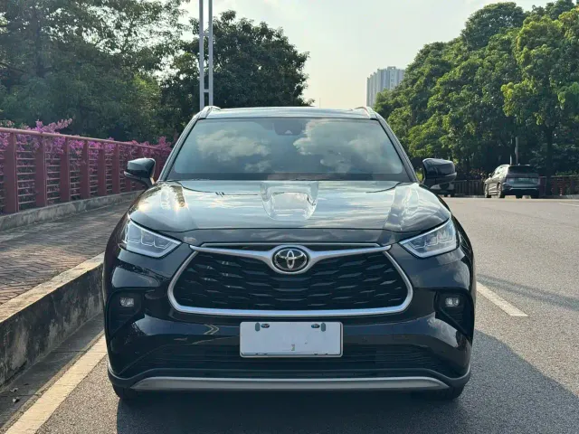 Toyota Highlander — Фото автомобиля 2