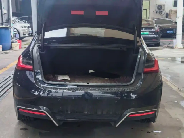 BMW i3 — Фото автомобиля 11