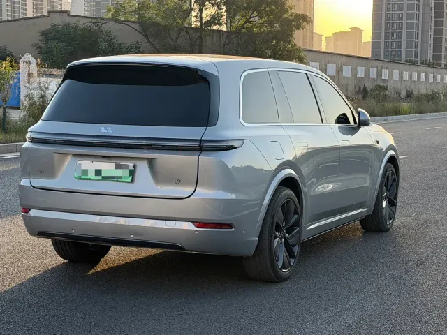 Li Auto L9 — Фото автомобиля 9