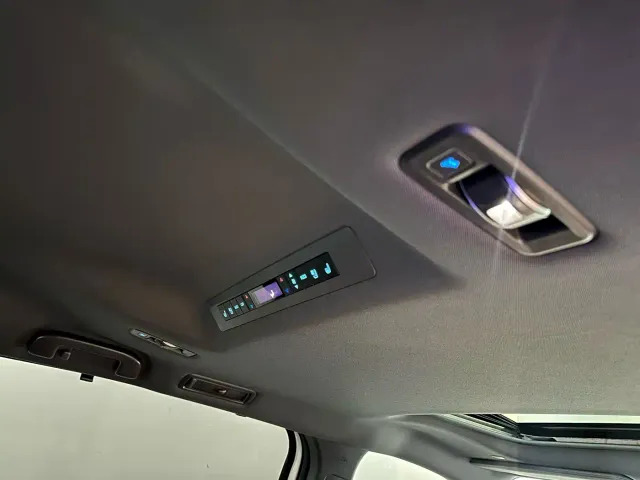 Toyota Sienna — Фото автомобиля 8
