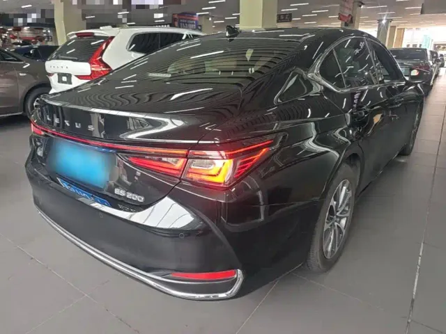 Lexus ES — Фото автомобиля 6