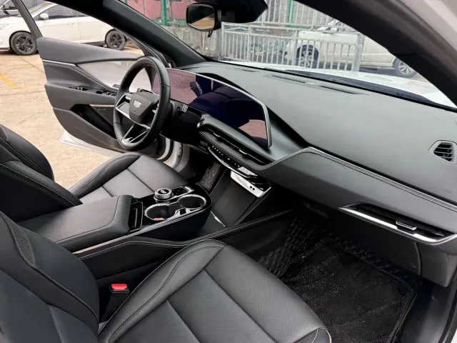 Cadillac GT4 — Фото автомобиля 13