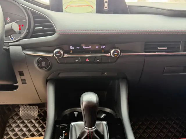 Mazda Axela — Фото автомобиля 15