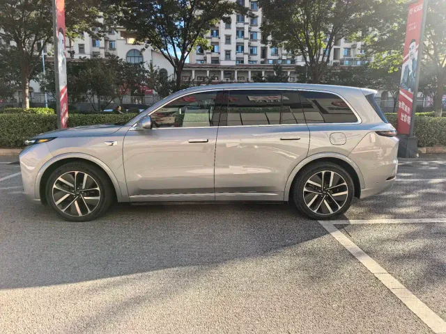 Li Auto L9 — Фото автомобиля 13