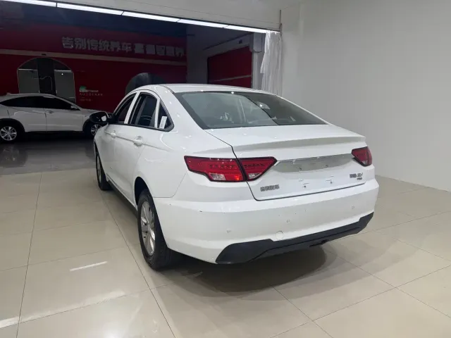 Geely Emgrand — Фото автомобиля 4