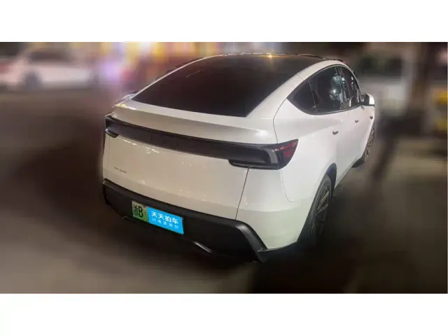 Tesla Model Y — Фото автомобиля 2