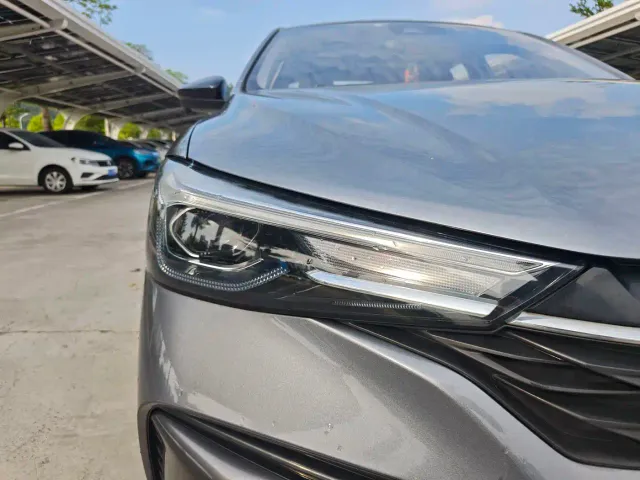 Roewe i5 — Фото автомобиля 9