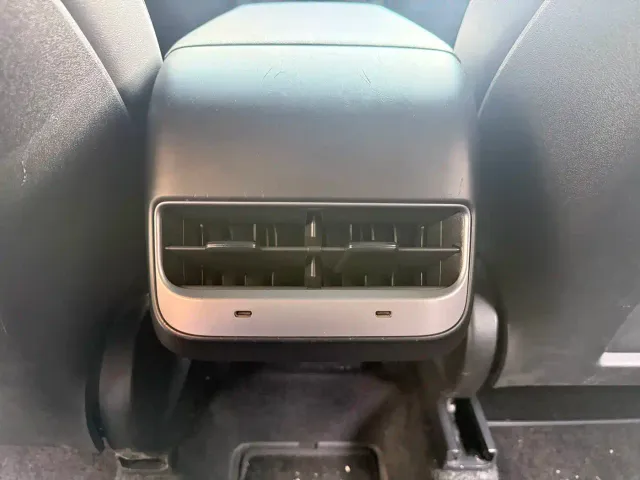 Tesla Model Y — Фото автомобиля 19