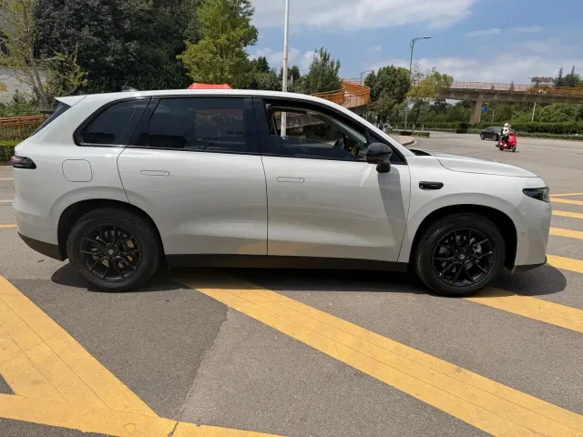 Leapmotor C10 — Фото автомобиля 8