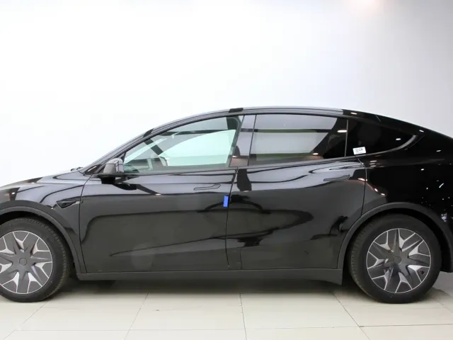 Tesla Model Y L — Фото автомобиля 7